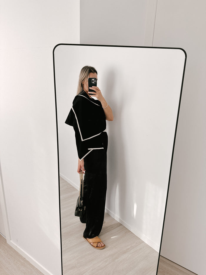 4-Way Cashmere Contrast Wrap Black & White Gift with Purchase
