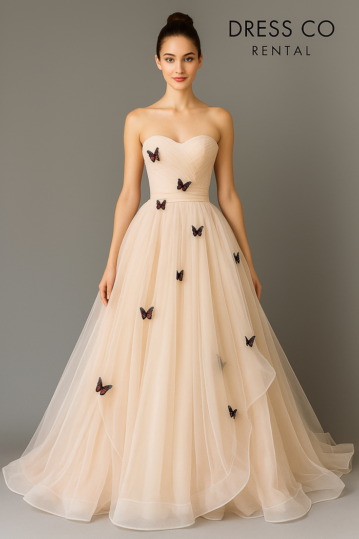 ชุดราตรียาวตกแต่งผีเสื้อ / Butterfly Embellished Princess Gown