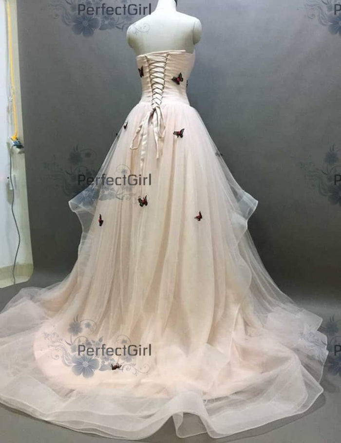 ชุดราตรียาวตกแต่งผีเสื้อ / Butterfly Embellished Princess Gown