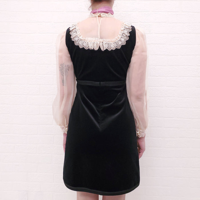 GUCCI BLACK VELVET DRESS WITH PINK BOW DETAIL - SIZE 40