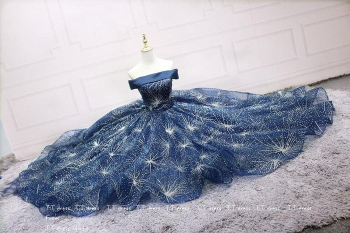 ชุดราตรียาวเปิดไหล่ ลายดวงดาวแวววาว | Midnight Starry Night Gown