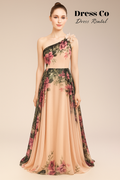 เดรสปาดไหล่ลายดอกกลีบดอกไม้ | One-Shoulder Floral Peach Dress