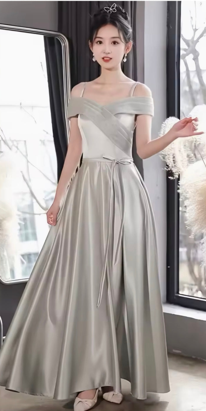 ชุดราตรีเปิดไหล่เฉียง สีเทาเงิน | Silver Off-Shoulder Gown
